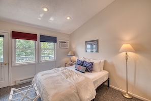 2 bedrooms, WiFi (free), bed sheets