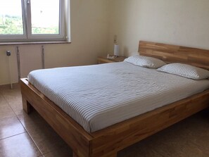 5 dormitorios, tabla de planchar con plancha, wifi gratis y ropa de cama