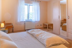 5 chambres, fer et planche à repasser, Wi-Fi gratuit, draps fournis