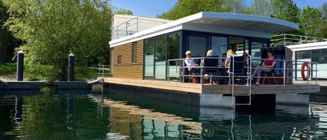 Asuntovaunu | Ulkopuoli