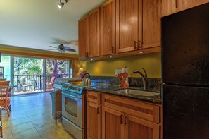 Private kitchen - Cozy  studio condo with AC and WiFi in charming Koloa/ Poipu (Koloa)