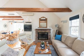 Living area - Elbow Inn: Private Retreat with Two Master Suites (Chatham)