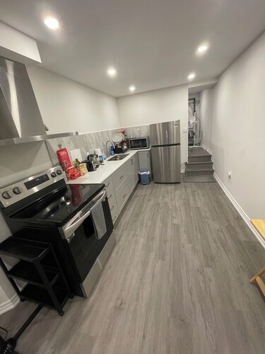 FULLY PRIVATE 1 Bedroom Basement Unit 