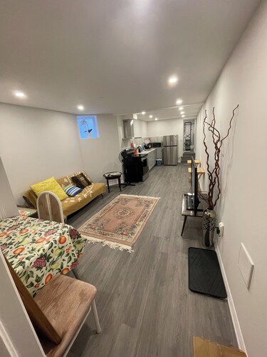 FULLY PRIVATE 1 Bedroom Basement Unit 