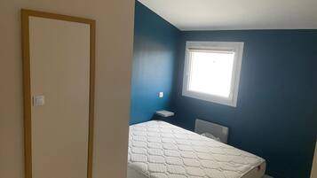 3 bedrooms, iron/ironing board, travel cot