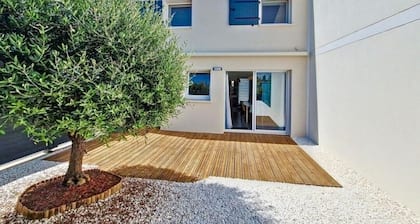 Quiet house with garden 2km from the beach and close to shops