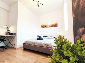 4 chambres, bureau, fer et planche Ă repasser, draps fournis