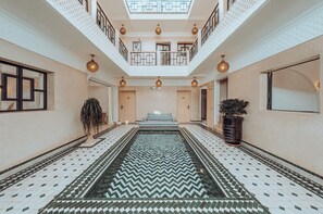 حمام سباحة