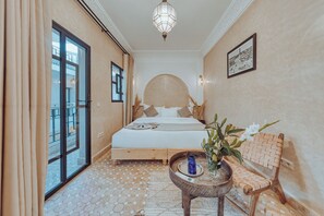 7 bedrooms, desk, iron/ironing board, travel crib - Authentic Riad in the heart of the medina with swimming pool, and terrace (Marrakesh)