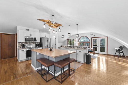 Sunset Burrow Retreat in Roscommon, MI - whole house, 3 bed, 2.5 bath!