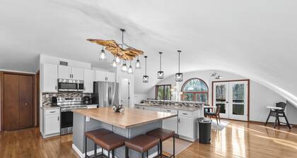 Sunset Burrow Retreat in Roscommon, MI - whole house, 3 bed, 2.5 bath!