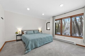 3 bedrooms, travel crib, WiFi, bed sheets