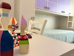 2 habitaciones, tabla de planchar con plancha, cuna de viaje y wifi 