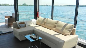 Mobile Home | Living room