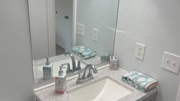 Asciugacapelli, asciugamani, carta igienica