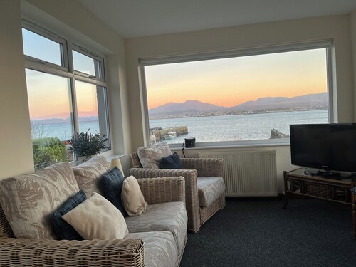 Breathtaking Sea & Mountain Views ,Family & Dog-Friendly ,Walk to Village