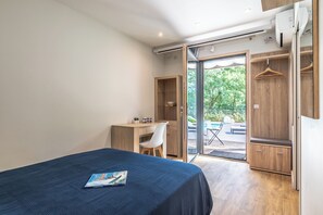 5 bedrooms, iron/ironing board, travel crib, free WiFi