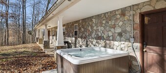 Private Home Nestled on 25 wooded acres. HOT TUB AND POOL TABLE. 
