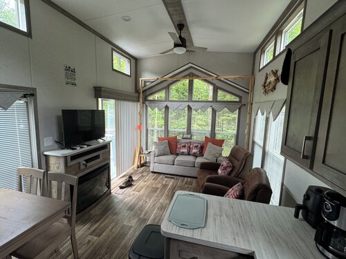 Cozy 1 1/2-bedroom, 4 Bed Tiny House with Gas Heat/AC, WiFi ATV/Snowmobile