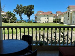 Outdoor dining - Hispaniola Beach 2-Bdrm 1st floor Condo with Oceanview & Private Beach in Sosúa (Sosúa)