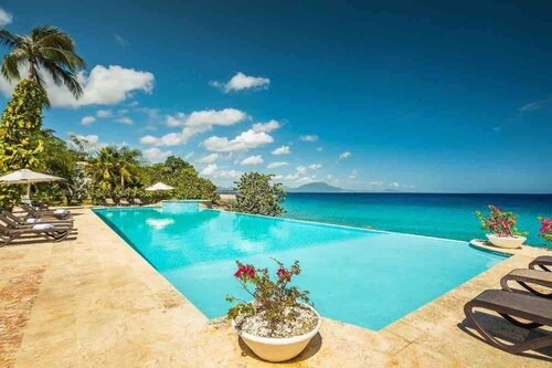 Hispaniola Beach 2-Bdrm 1st floor Condo with Oceanview & Private Beach in Sosúa