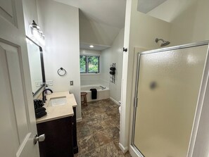 Shower, jetted bath, hair dryer, towels - Secluded 3-Bedroom North Conway Retreat – Family-Friendly, Close to Activities (Conway)