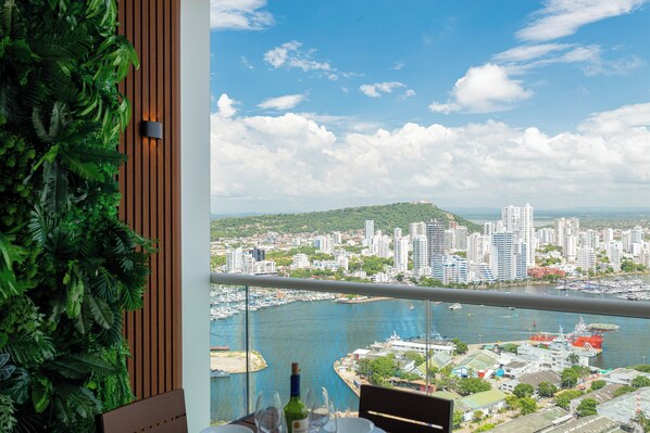 Interior - luxury apt,Waterfront ,wifi,pool at Cartagena H2 (Cartagena de Indias)