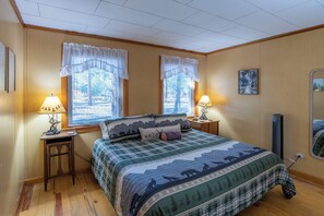 3 bedrooms, desk, iron/ironing board, free WiFi