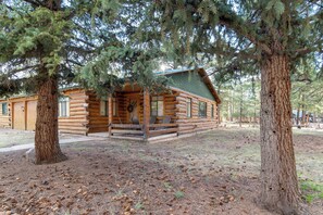 Exterior - Spacious Family Friendly Cozy Cabin (South Fork)