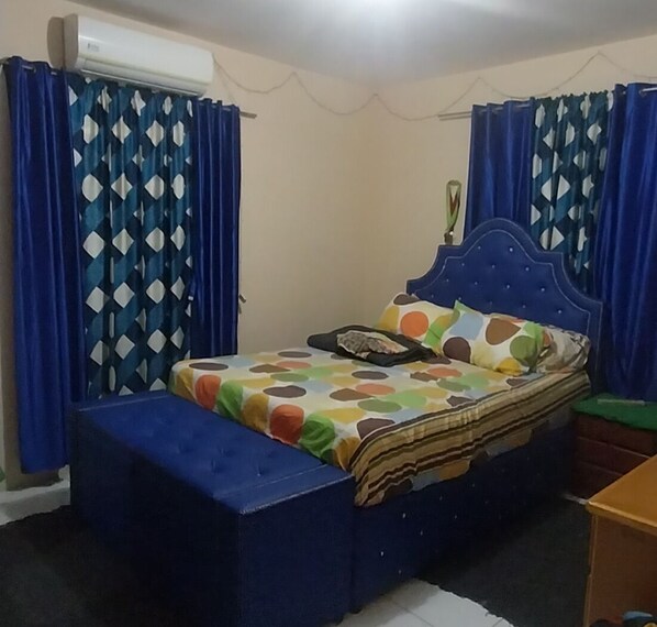 1 camera, una scrivania, ferro/asse da stiro, Wi-Fi (a pagamento)