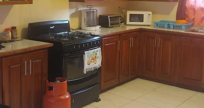 Charming 1-bedroom house with AC, WiFi in peaceful St. Helena Village Piarco