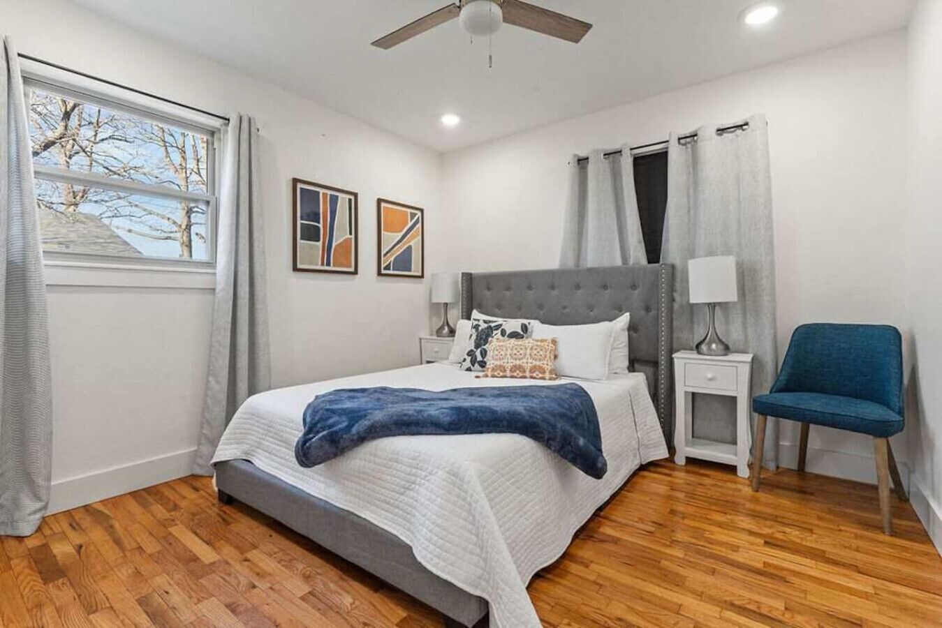 Desk, travel cot, WiFi, bed sheets