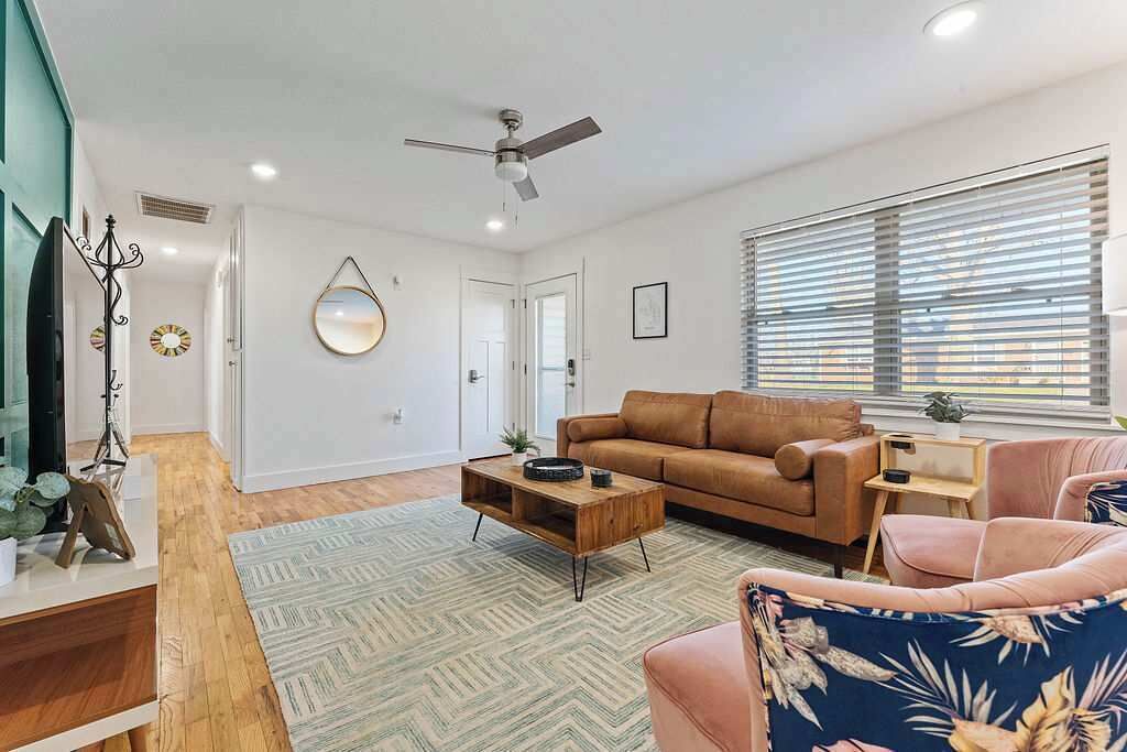 Télévision, jeux vidéo, espaces bureaux