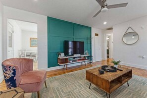 Televisión, videojuegos y oficina 