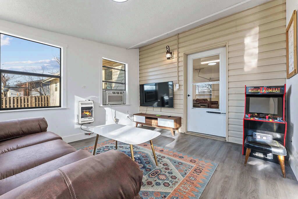 TV, videospill og kontorer