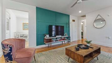 TV, videospill og kontorer