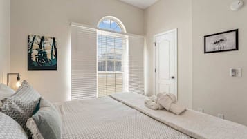 3 slaapkamers, een strijkplank/strijkijzer, wifi, beddengoed