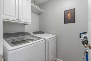 Interior - Coler Lounge: Bike In, Bike Out w/Hot Tub (Bentonville)