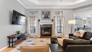 Televisio, takka, videopelejä