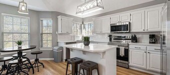 Coler Lounge: Bike In, Bike Out w/Hot Tub