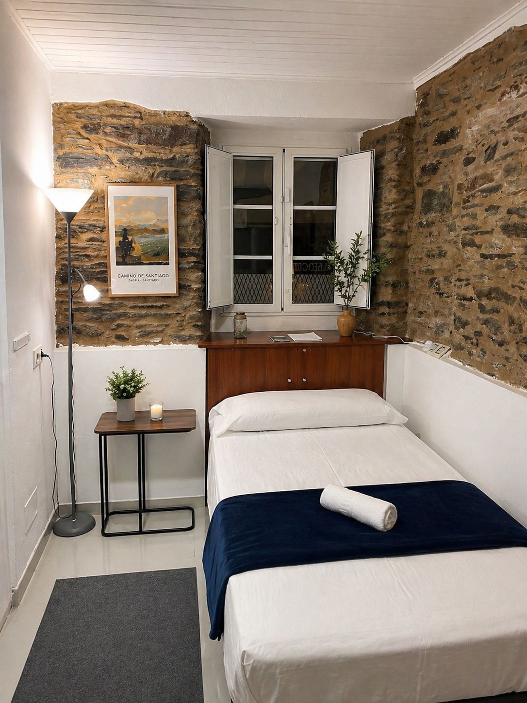 Chambre avec lits jumeaux, salle de bains commune | Wi-Fi gratuit