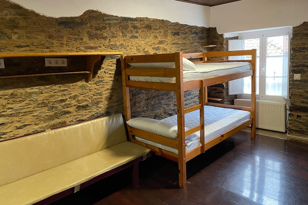 Dormitorio compartido básico, baño compartido | Wifi gratis