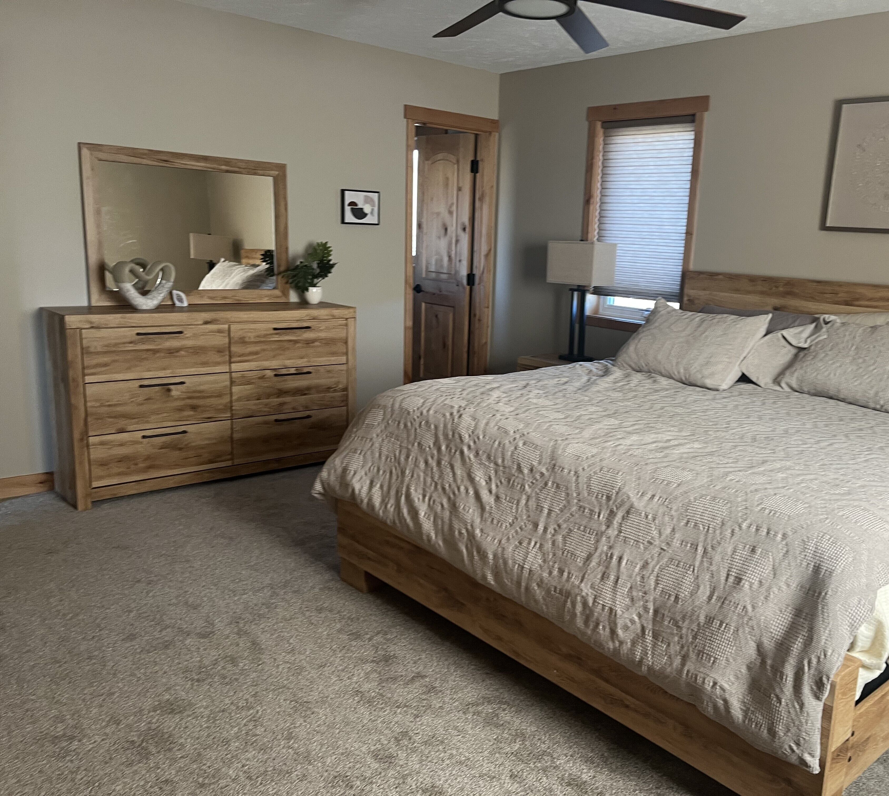 4 多间卧室、办公桌、熨斗/熨衣板、WiFi