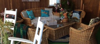 Charming 4-bedroom farmhouse with AC and WiFi in music-filled Galax, VA 