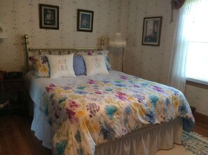 4 habitaciones, escritorio, tabla de planchar con plancha y wifi 
