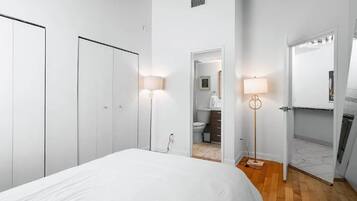 2 chambres, fer et planche à repasser, Wi-Fi, draps fournis
