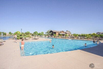 Lovely 3BR ranch home in Maricopa resort community w/ pools, courts, fitness ctr