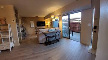 Smart TV, DVD player, books