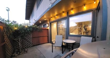 Cozy condo in Sparks, NV close to dining, shopping, and entertainment.