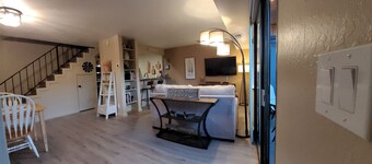 Cozy condo in Sparks, NV close to dining, shopping, and entertainment. 